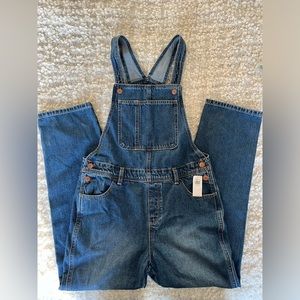 ✨NWT✨Old Navy. Medium Distressed Wash Jean Denim Overalls. Size Girls XL.